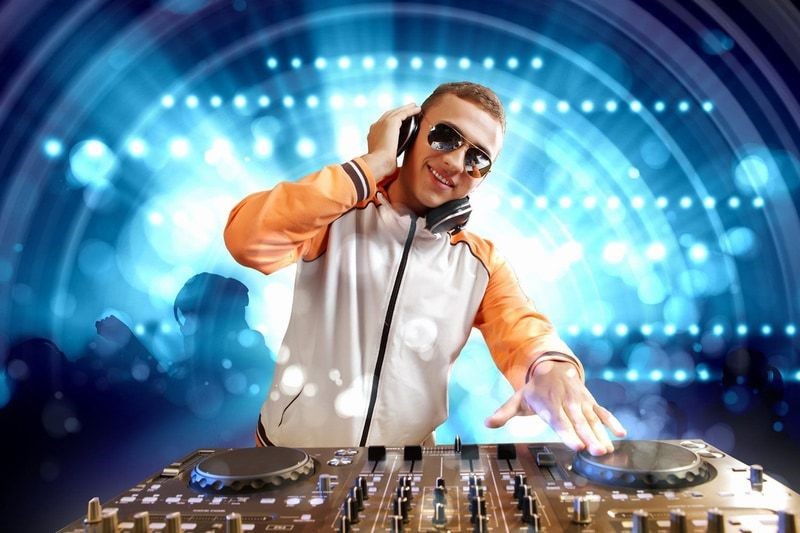 Making Memories: The Importance of DJ Services for Your School Dance
